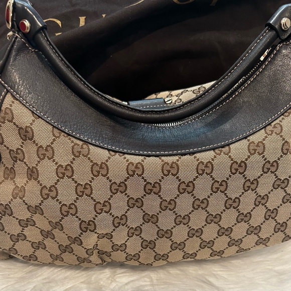 Cute Gucci satchel bag a lot of stuff goes in for everyday use - Picture 2 of 3